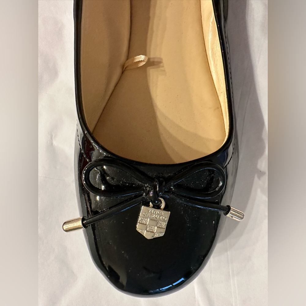 Vince Camuto Glossy Black Flats l. new, Ballerina, Ballet Flats,gold emblem 6.5 - Picture 2 of 5